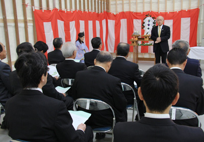 竣功式であいさつする石田正組合長