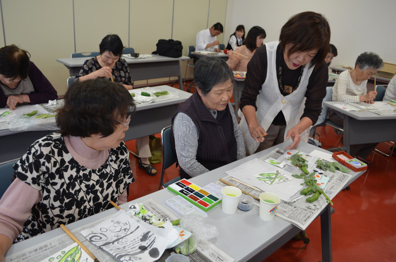 2015年5月のトピックス「旬の野菜を絵手紙に」