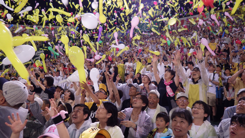 2015年7月のトピックス「阪神応援ツアーに若トラ会員が参加」