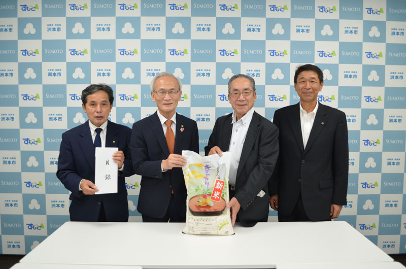 2021年10月のトピックス「贈呈式(洲本市)」