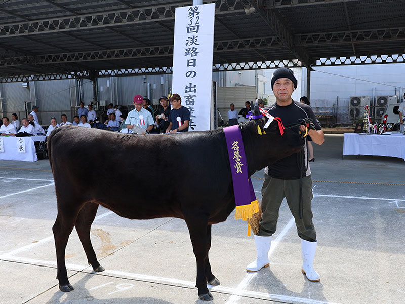 2025年10月のトピックス「名誉賞を受けた「よしこ」と竹池章二代表」